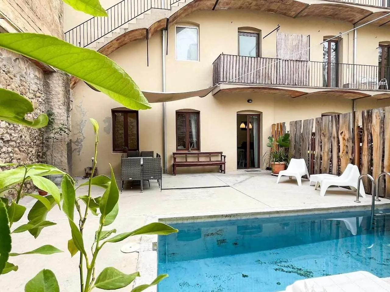 Aptw Pool In Heart Of Old Town Girona Spanien